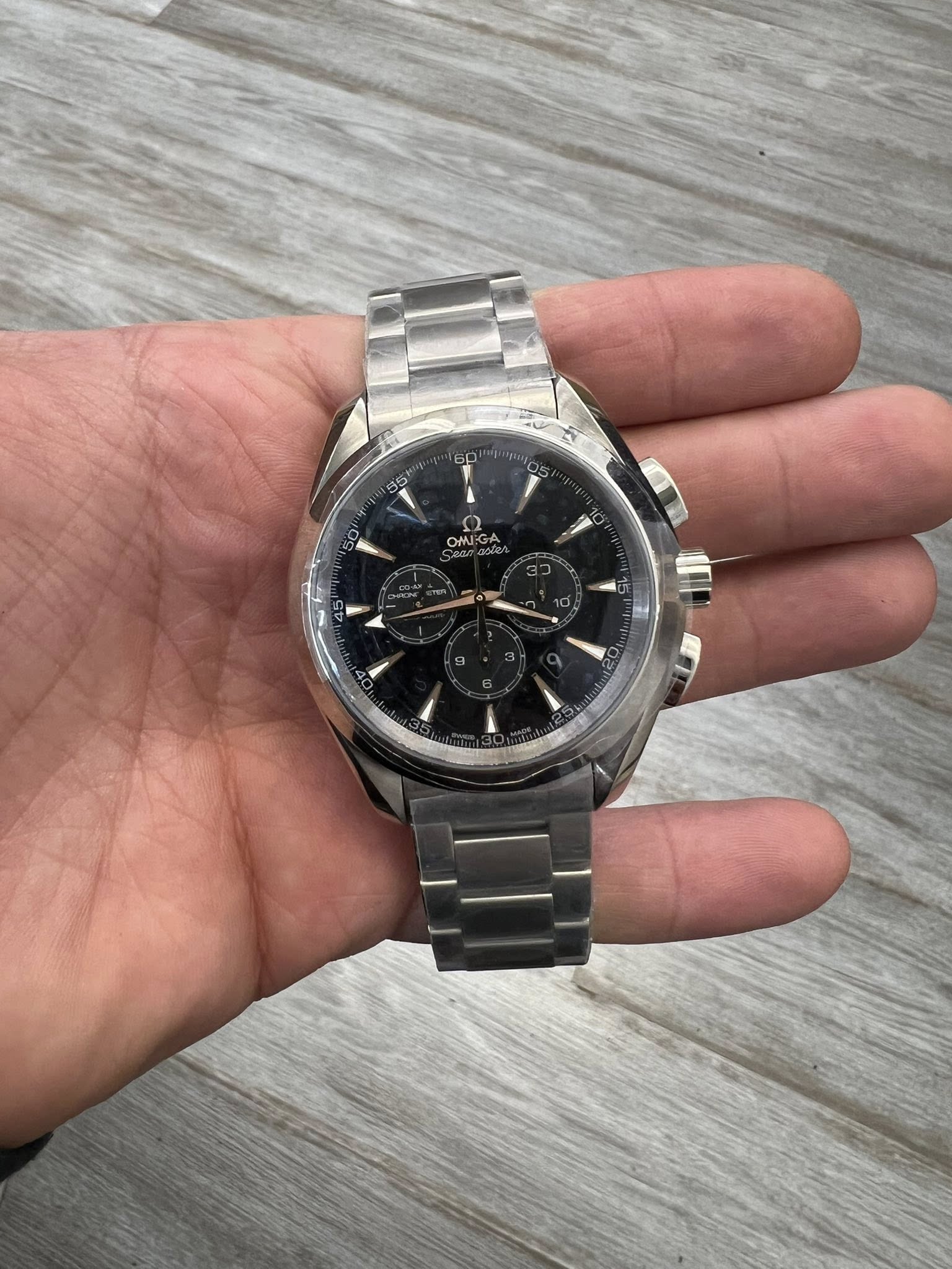 May be an image of wrist watch and text that says 'P 4 OMI OMI-GA -'