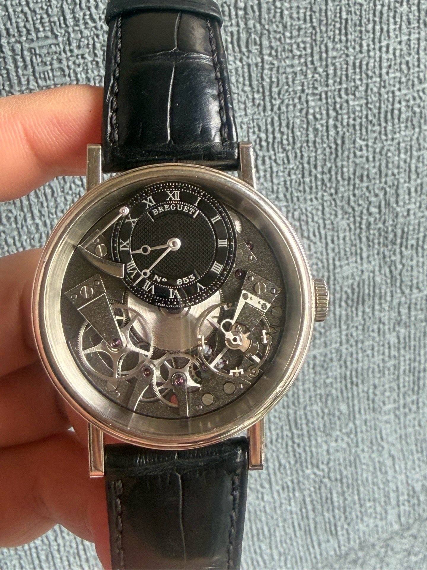 May be an image of wrist watch and text that says 'Χι XIXI XII BREGUA II 目 目 JAON NA TA No 853 IA'