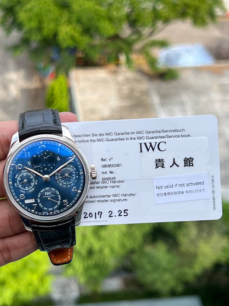 May be an image of digital watch and text that says 'beachten Sie WC Garantie im TC Garantie/Servicebuch. the IWC Guarantee/Service book. notice the WC Guarantee in IWC 貴人館 & 10…