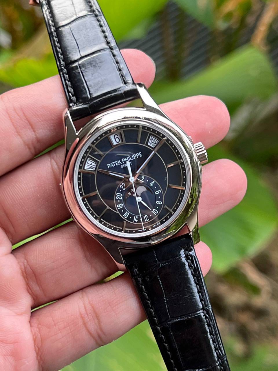 May be an image of wrist watch and text that says 'MAP PATEK PATEKPHILIPPE GEN GEN PHILIPPE 22 20 8 क gi O O 2 MAS W'