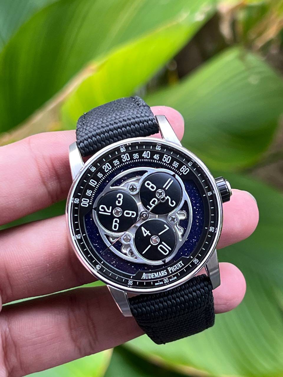 May be an image of digital watch and text that says ' .SSSESSRELE. 東 O os د 3 4 aN တ 0V S 4 O PIGUET AUDEMARS 0 MADE ASe E w車o 35'
