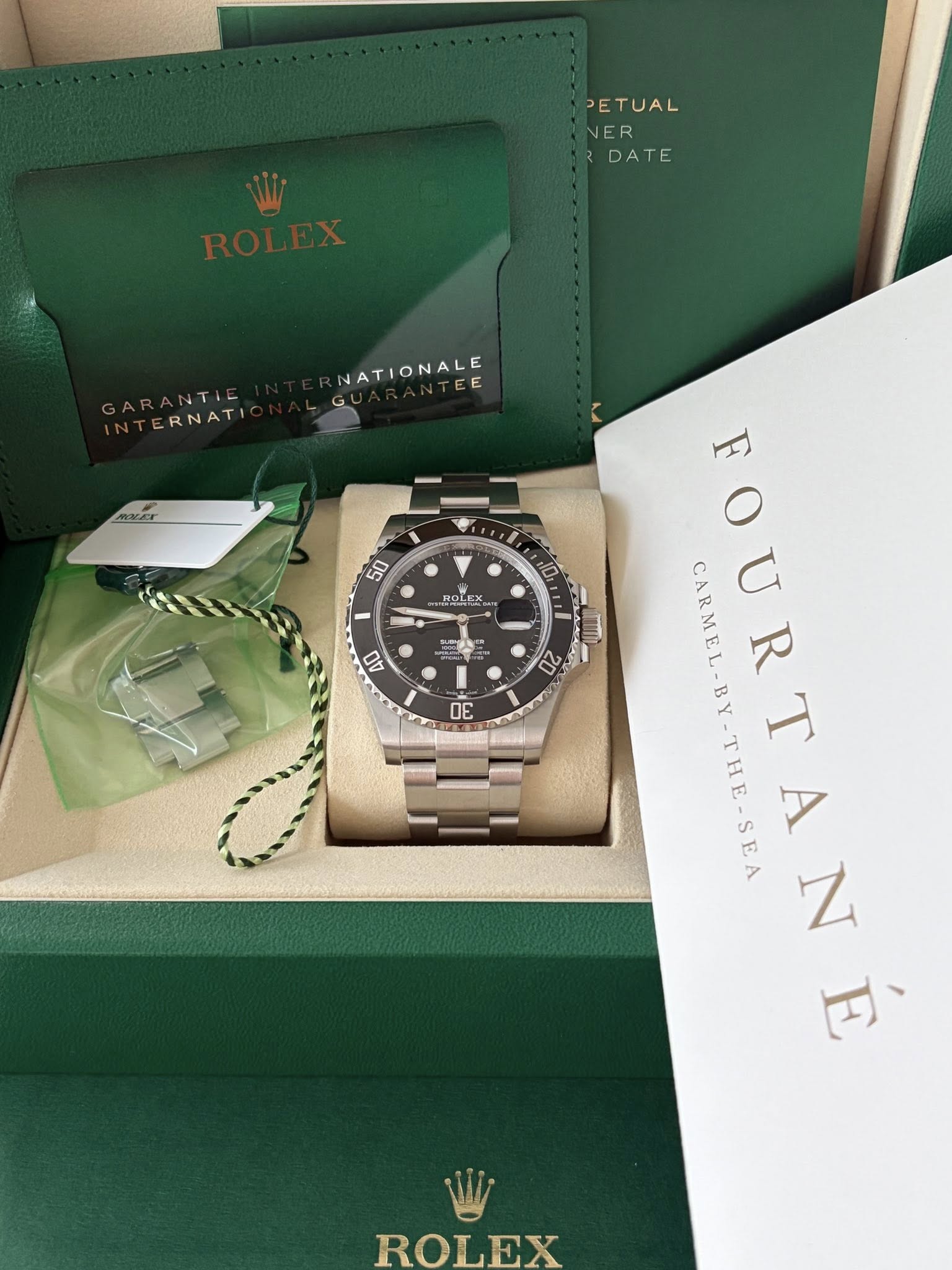 May be an image of wrist watch and text that says 'PETUAL ER DATE RNAT ATIONALE TEE 50 ROLEX 10, 40 0E 20 CARMEL-BY U FOURTA HE-S -BY-THE-SEA OURTAN AN A N 白 ROLEX FX'