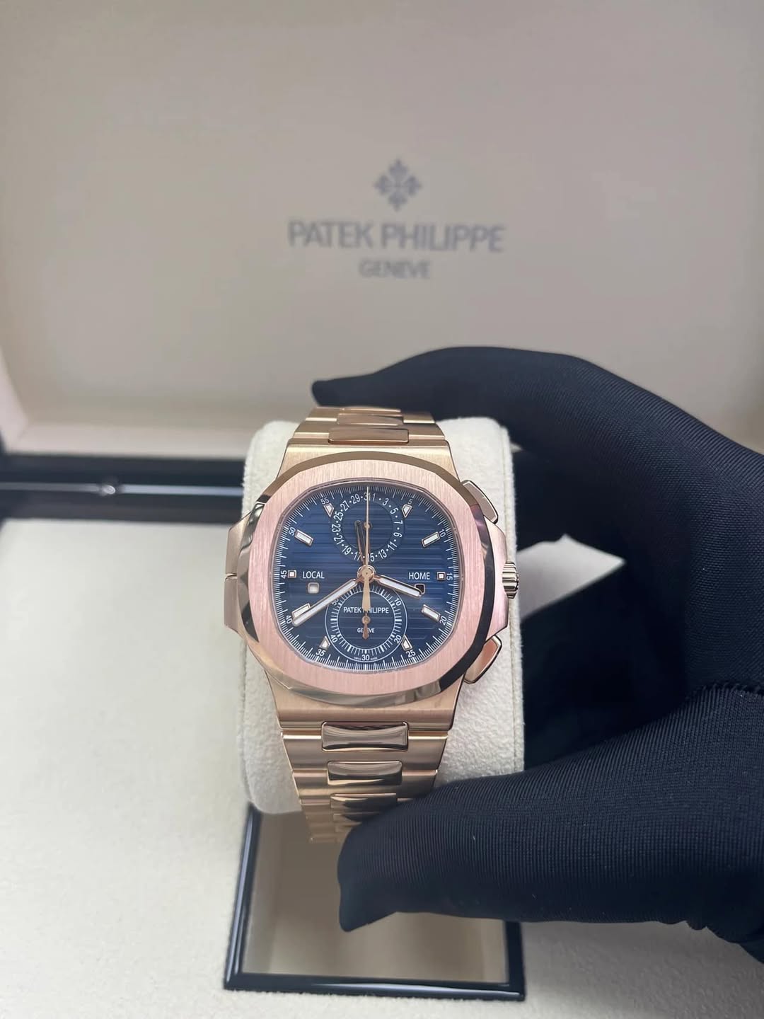 May be an image of wrist watch and text that says 'PATEK PATEKPHILIPPE PHILIPPE GENEVE ن 维 - أله 6 00 LOCAL HOME PTEK. EKN'