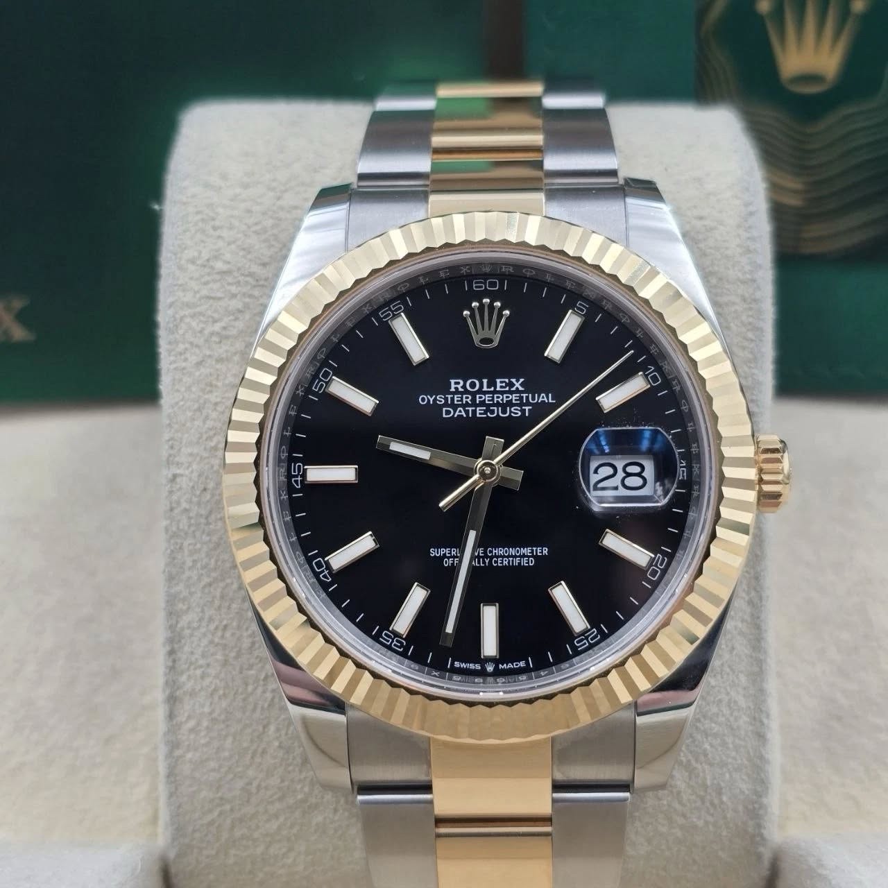 May be an image of wrist watch and text that says '50 ROLEX EX OYSTER PERPETUAL OYSTERPERPETUAL TUAL DAT EJUST 10 45 ng 28 SUPER L 40 سام CHRONCMETER CERTIFIE 20 35 تم SM5m Oi…