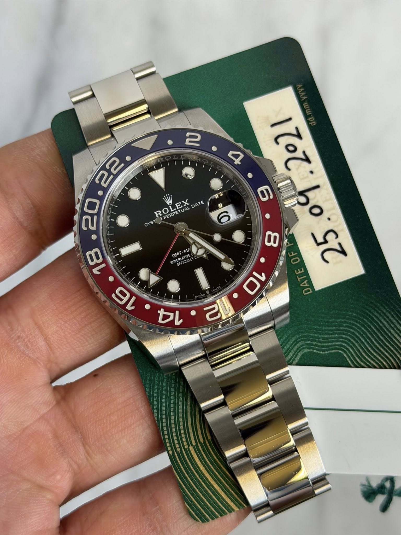 May be an image of wrist watch and text that says '• 2 ባንን и ROLEX DATE ATE LEX X PERPETUAL OYS DATE 〇140 AI 112 14'