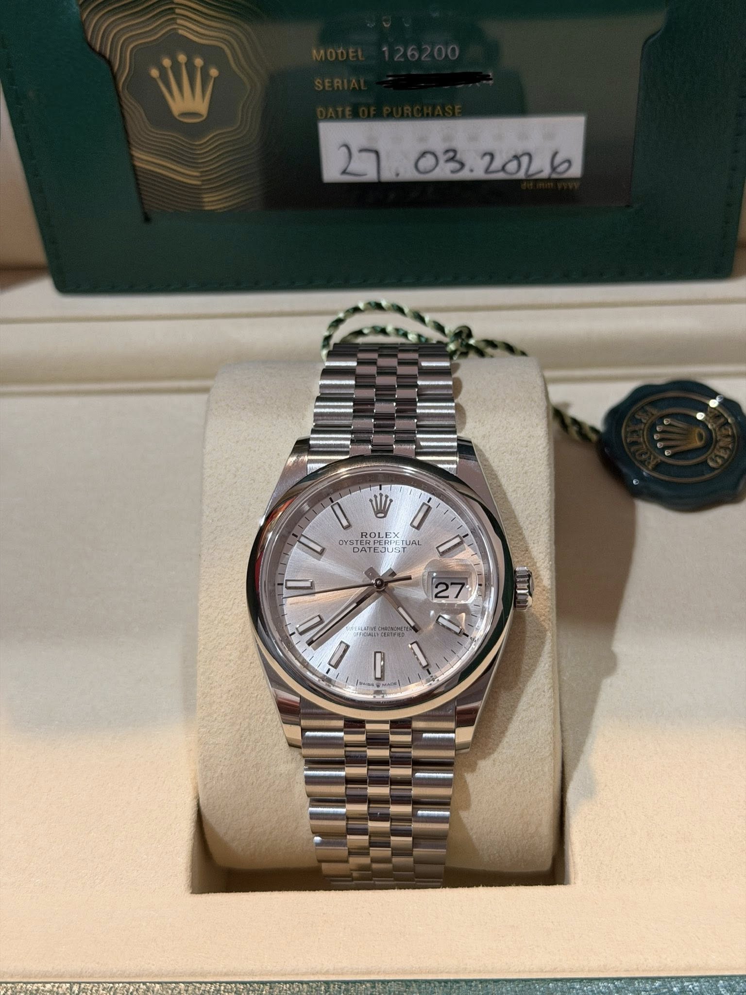 May be an image of wrist watch and text that says ' OYSTE YSTERPERI K ROLEX PERIETI ስ UAL ROL ROL W I E PYSTE DATE DATET 27 7 လဲရပ် 10 D ٢ A'