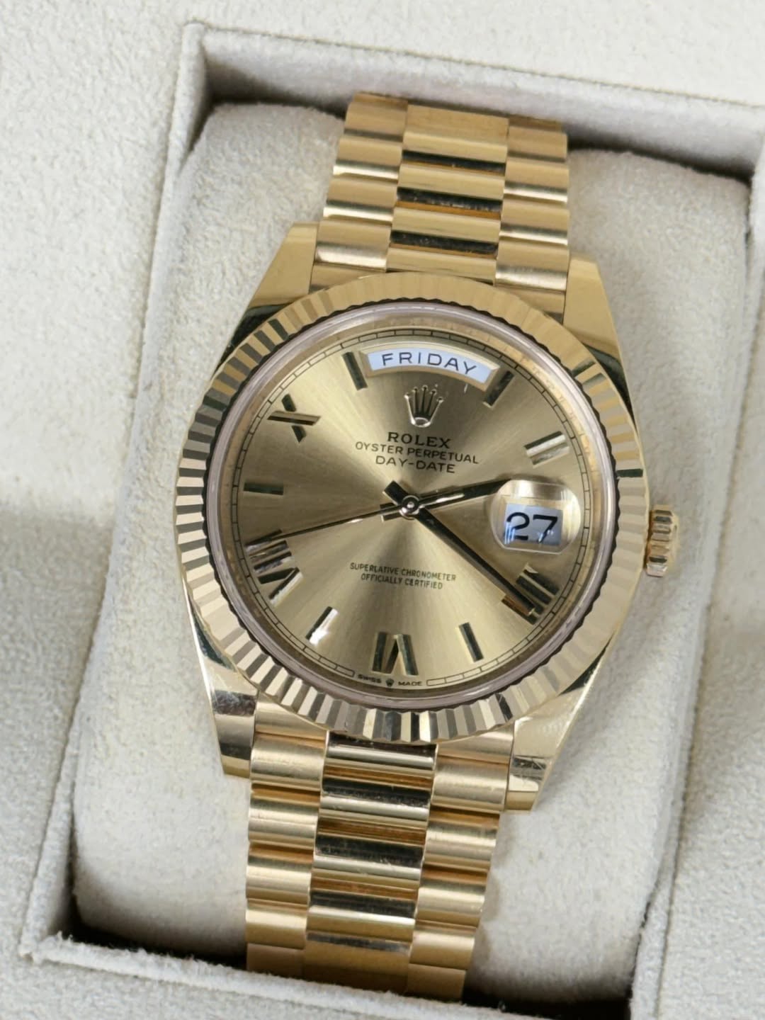 May be an image of wrist watch and text that says 'FRIDAY X OYSTER TER OYST RO DA TUAL SUPER 27 IRONOMETER TER ERTIFIED (ท100'