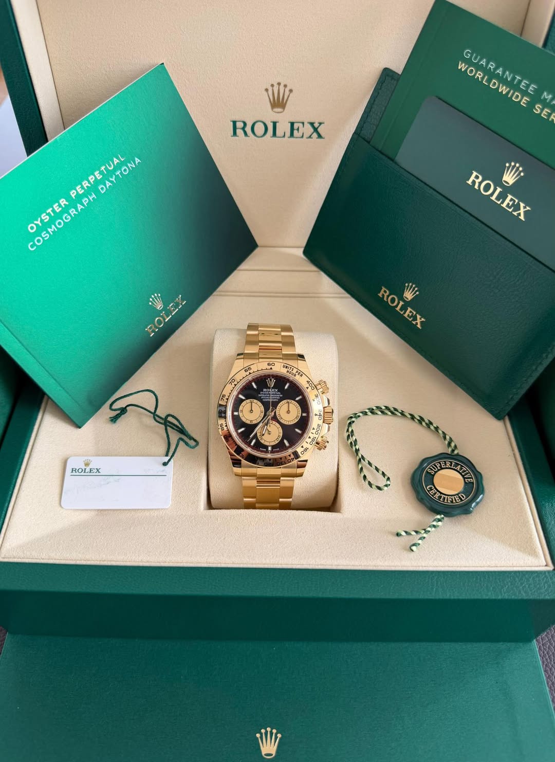 May be an image of wrist watch and text that says 'ROLEX WORLDWIDE COALOANTEE GUARANTEE m SE OYSTERPERPETUAL COSMOGRAPHDAYTONA PERPETUAL DAYTONA OYSTER COSMOGRAPHPAYT COSMOGRAPH…