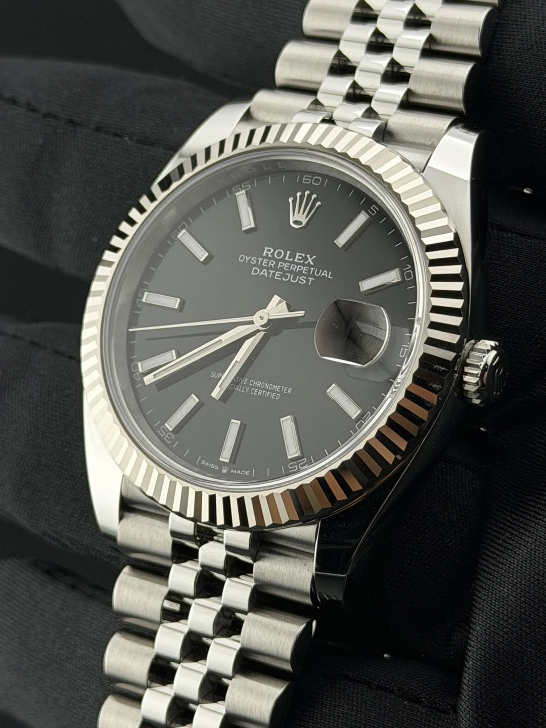 May be an image of wrist watch and text that says '60 5 OYSTER ROLEX DATEJUST OYSTERPERPETUA TUAL 10 SUP ح TIVE CHEOMOMETER TER ER ALLY CERTIFIED زبه ጣ" 33 JITO 知0 壹! QL mgU م…