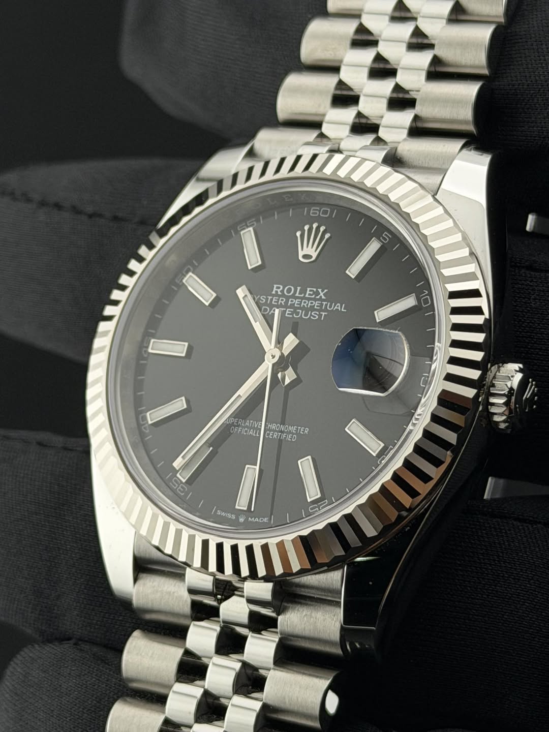 May be an image of wrist watch and text that says '160 I I 5 ROLEX STERPERPETU STER PERPETUAL YSTERPERPETUAL TUAL EJUST 10 I UPERLATIVE OFFICIALL CERTIFIED HRONOMET…
