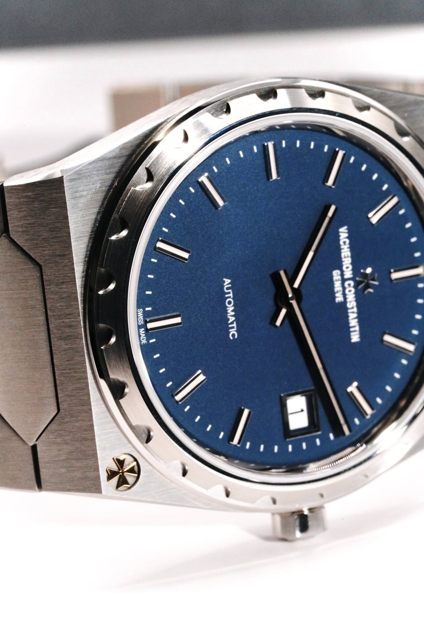 May be an image of wrist watch and text that says 'SWISS MADE VACHERON GENEVE CONSTANTIN AUTOMATIC I'