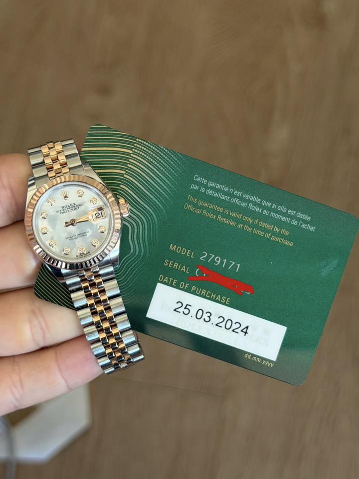 May be an image of wrist watch and text that says '오 福 21 瘦 F DATE3UST -س 2 ့း Cette arantie détaillant 'est par le leo This OfficialRolex Official guarantee officiel alable…