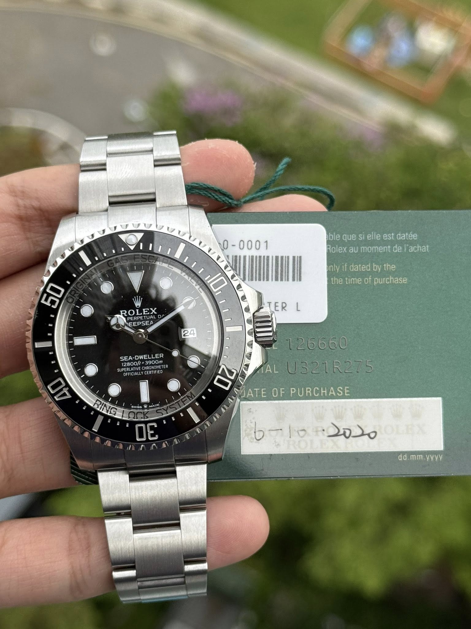 May be an image of wrist watch and text that says ' blequesielleestdatée ble que elle est datée Role au moment de achat nlyi dated nlyifdatedbythe by the the time of of purchase 10…
