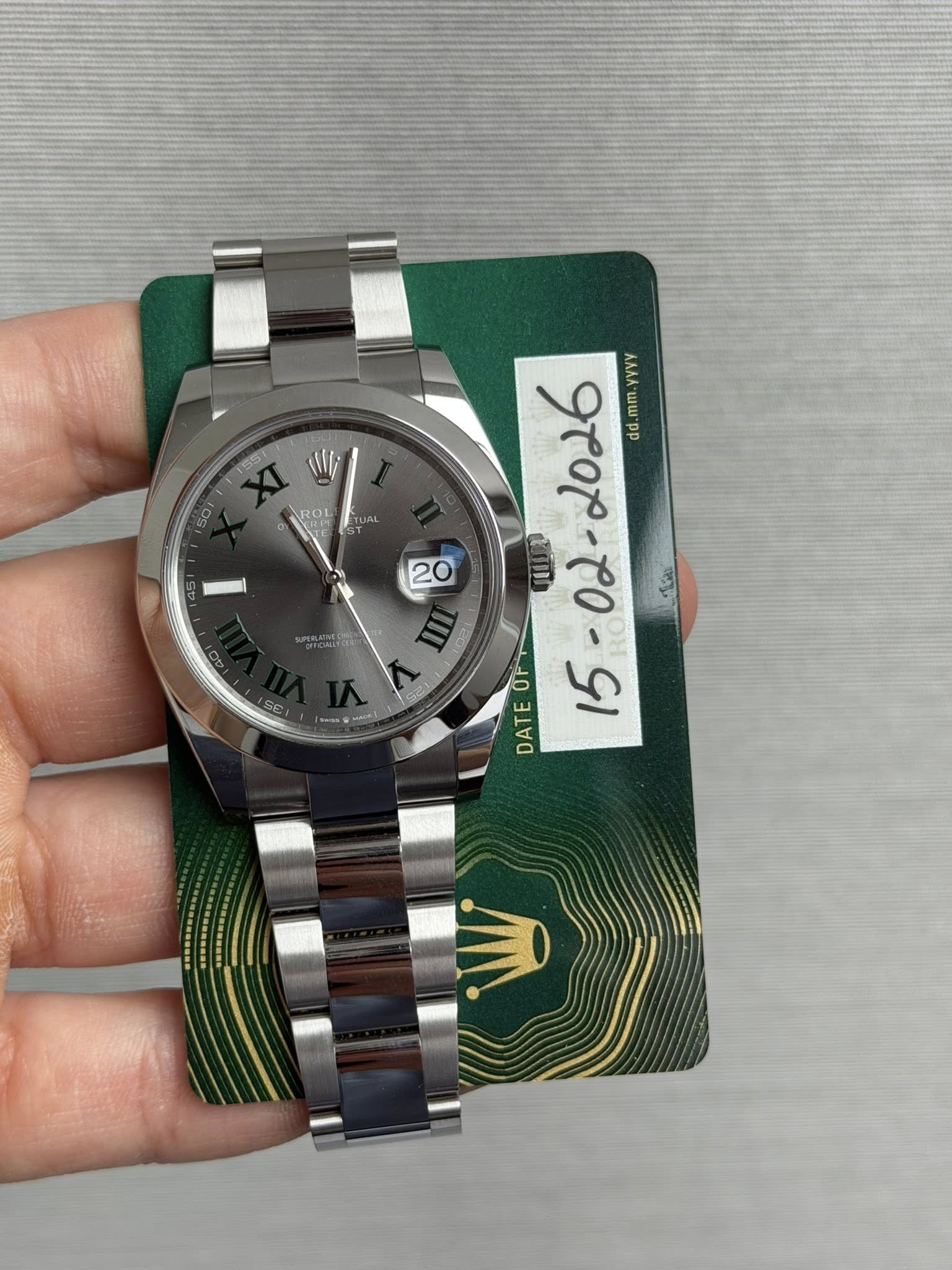 May be an image of wrist watch and text that says 'E5 ROL yVVY 2026 da mm. 20 02 OF DATE a A'