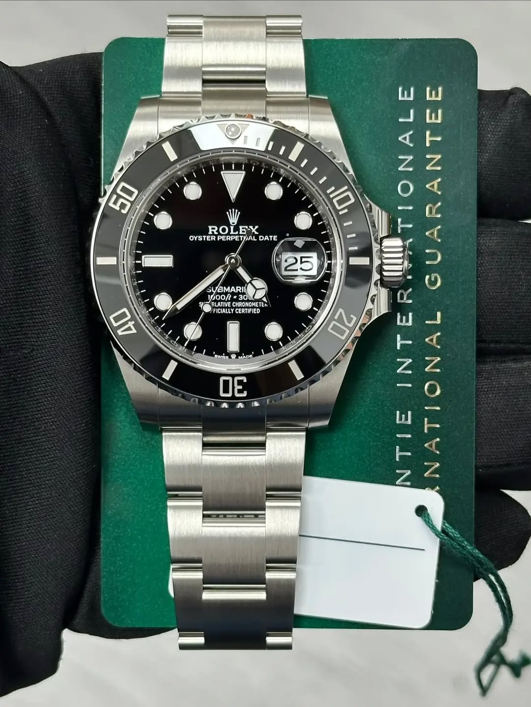May be an image of wrist watch and text that says '50 RO ROLE-X E-X OYSTER PERPETYAL YAAL DATE YaMARI BLATVE 1900ft =30% NRGNGME TEn FICULLY ICHALLYCERTIFIED CERTIFIED 40 MAnE…