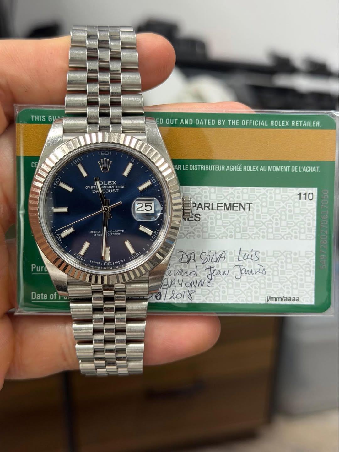 May be an image of wrist watch and text that says 'THIS GU ED OUT AND DATED BY THE OFFICIAL ROLEX RETAILER. LEX DA ΣΕ JAL JUST ARLEDISTRIBUTEURA AGRÉÉ IREOSTRUTELRACRELET ROLEX AU…