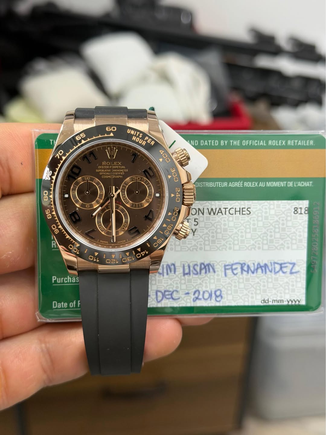 May be an image of wrist watch and text that says '60 65 公 70 45 ND DATED BY THE OFFICIAL ROLEX RETAILER. UNIT HOUR PER 400 300 A 9o DISTRIBUTEUR AGRÉÉ ROLEX AU MOMENT L'ACHAT. TON…
