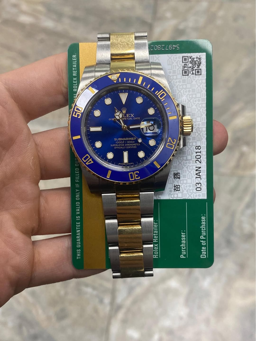 May be an image of wrist watch and text that says '08ZL675 語 回口 中口 RETAILER. له LROLEX 50 10 CX SUBMARI 40 30 20 I 03JAN2018 03 2018 苗露島 苗 JAN ON SVALID HISGUARANTEEISVALIDONL…