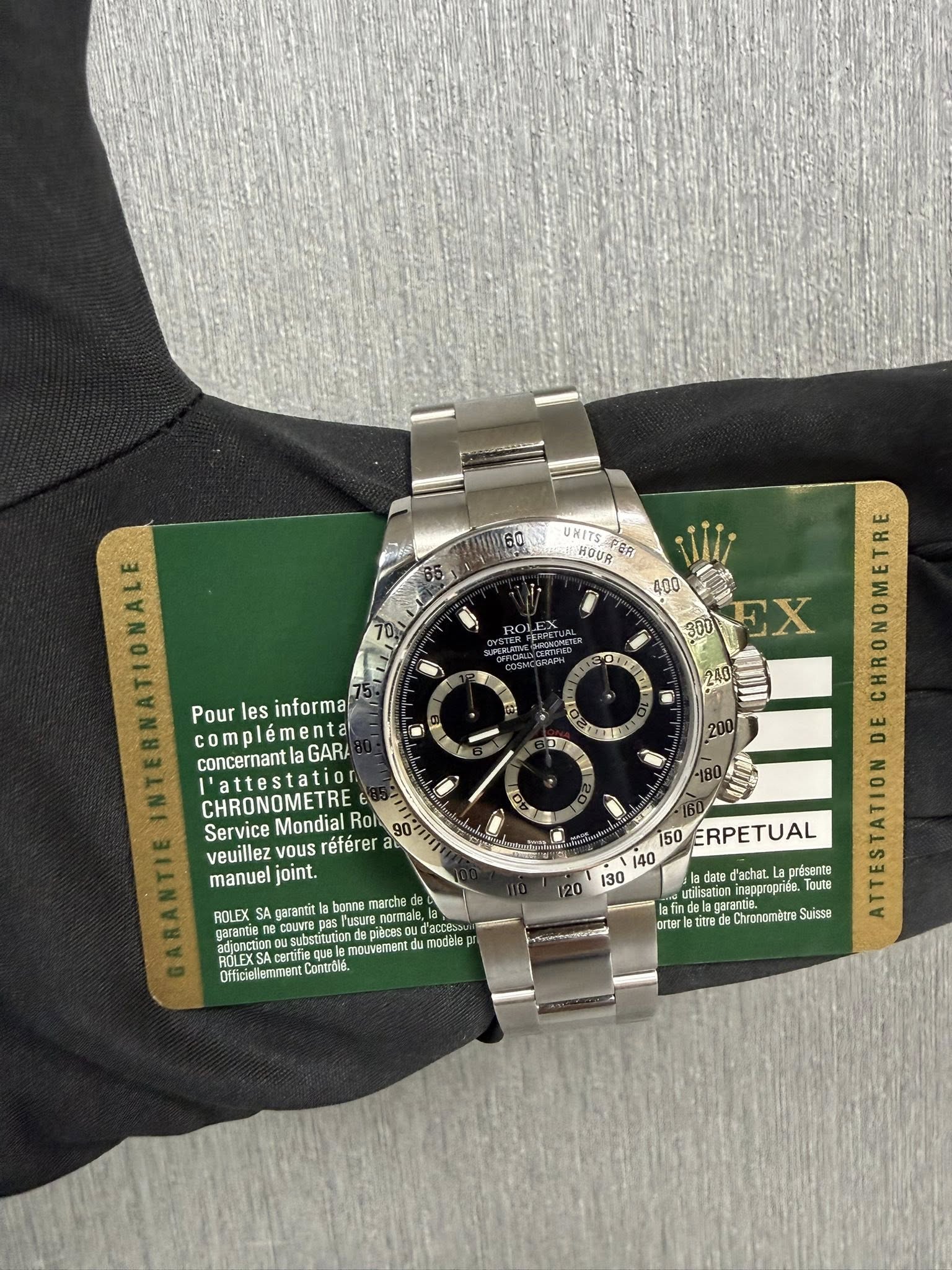 May be an image of wrist watch and text that says 'UKITS HOUR ក 400 pI E 300 EX NOM CHRONOMETRE 240 O 0I L Pour les informa complémenta concernantlaG GARI 'attestation CHRONOMETRE…
