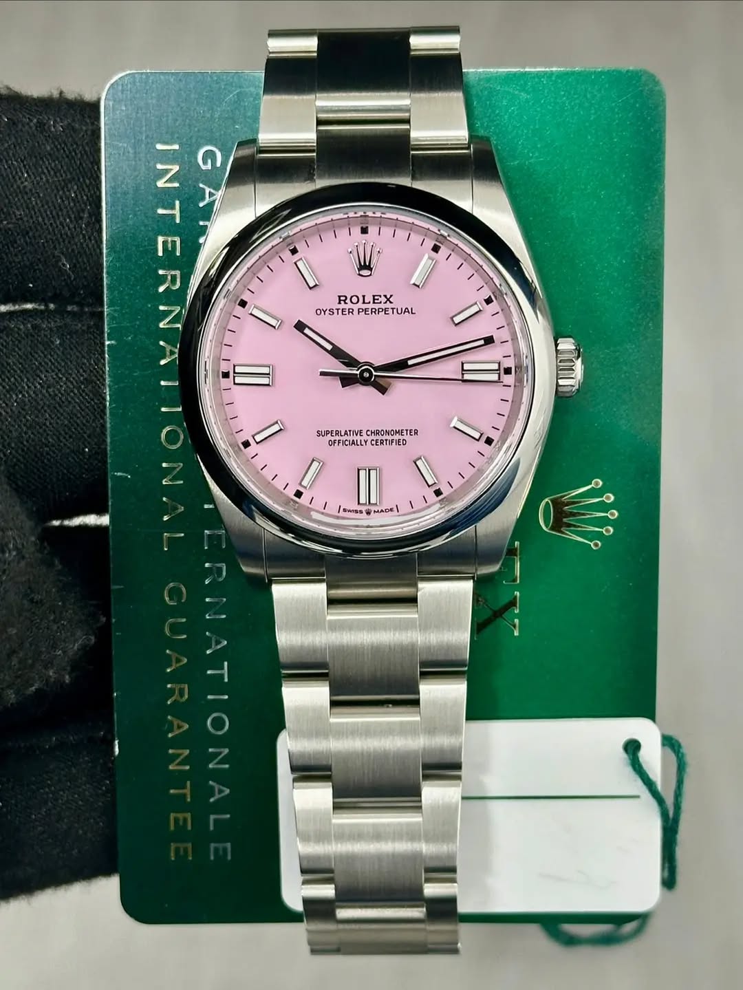 May be an image of wrist watch and text that says 'ا ROLEX OYSTER OYSTERPERPETUAL PERPETUAL 警 門 M Ad I GATER SRM II INTERN GAT II ៥០០០ SUPERLATIE CHRONOMETER OFFICIALLY…
