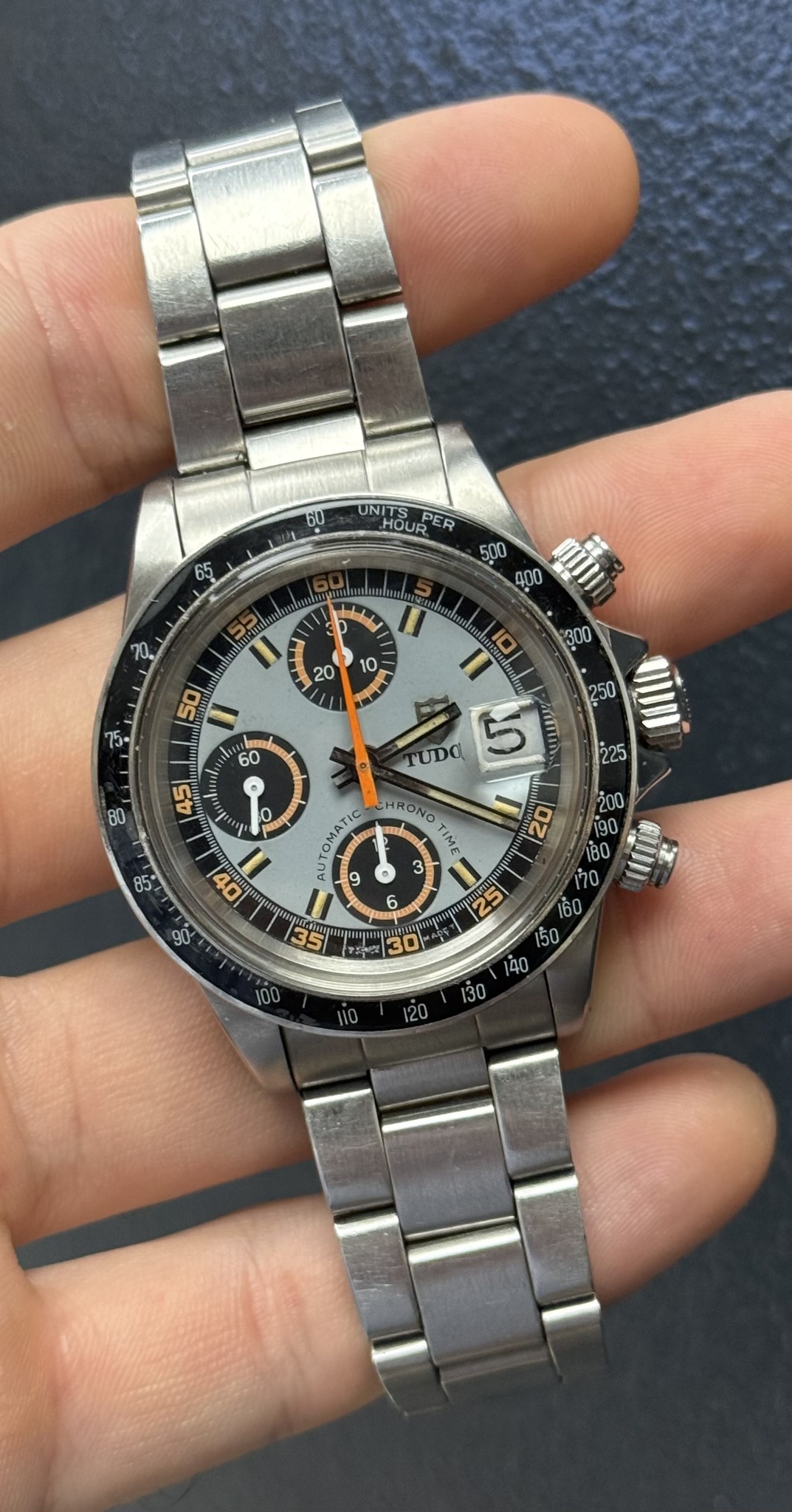 May be an image of wrist watch and text that says 'UNITS HOUR PER 500 لاليل TP pжK ቦጋብ l TUDa ഗ EIn රය TIM B UTOMATI 9 9 ه daa 6 ot 90 35 ទ5ជ 30 30 金 監 200 170 AIS '