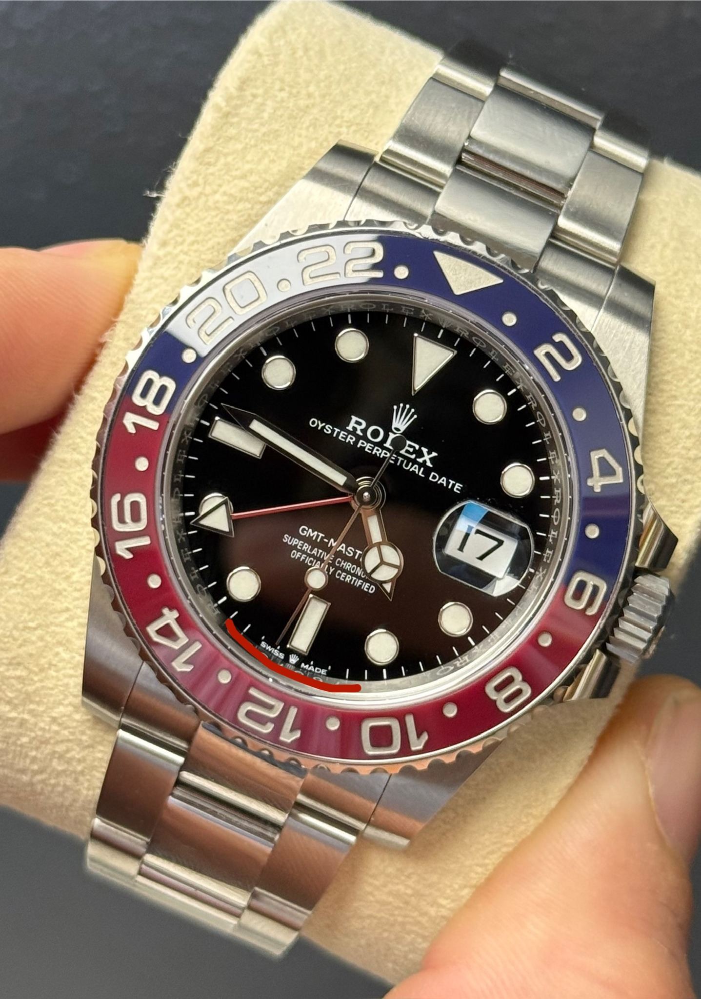 May be an image of wrist watch and text that says ' OYSTER OYSTERPERPETUALD ROI ROTEX EX PERPETUAL PERPE ETUAL DATE 17 16 4 SUPE SUPERLATIV UPERLATIY GMT- GMT-MAST. MAST OFFICIAFLY…