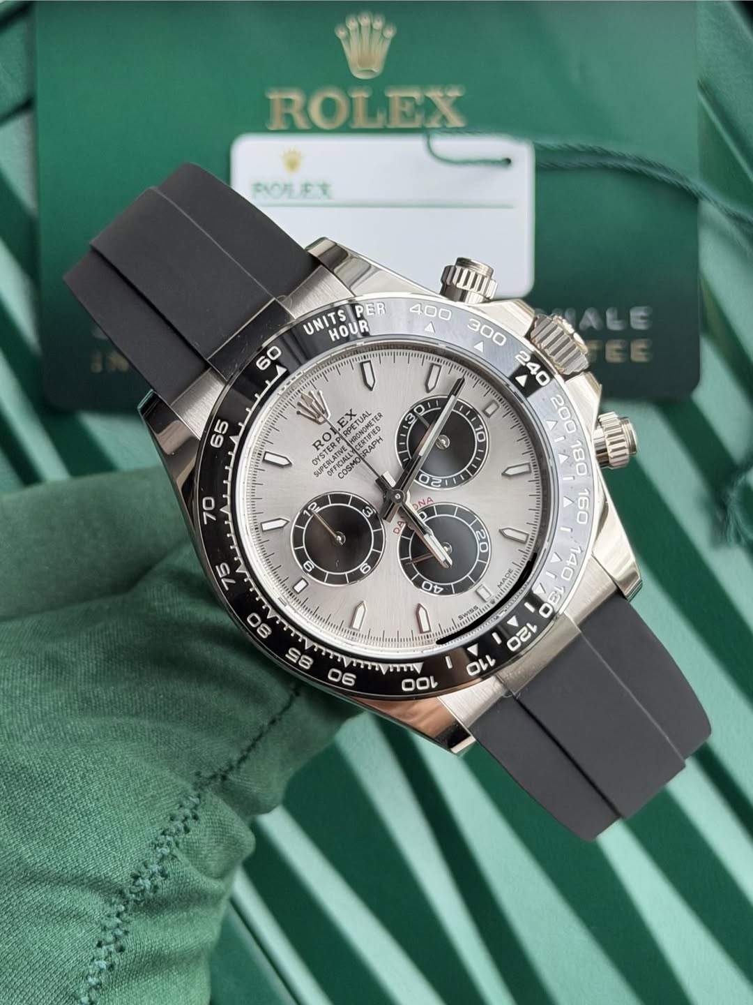 May be an image of wrist watch and text that says 'ROLEX 内の酒市堂 UNITS PER ER HOUR 안내1 n 0 EX ROI RPETUAL HROSIIED RAPH U OYSTERP OYSTERP OFFICIALL ป Mu 160 NA 3 0 U C KD Ot วรรณรา…