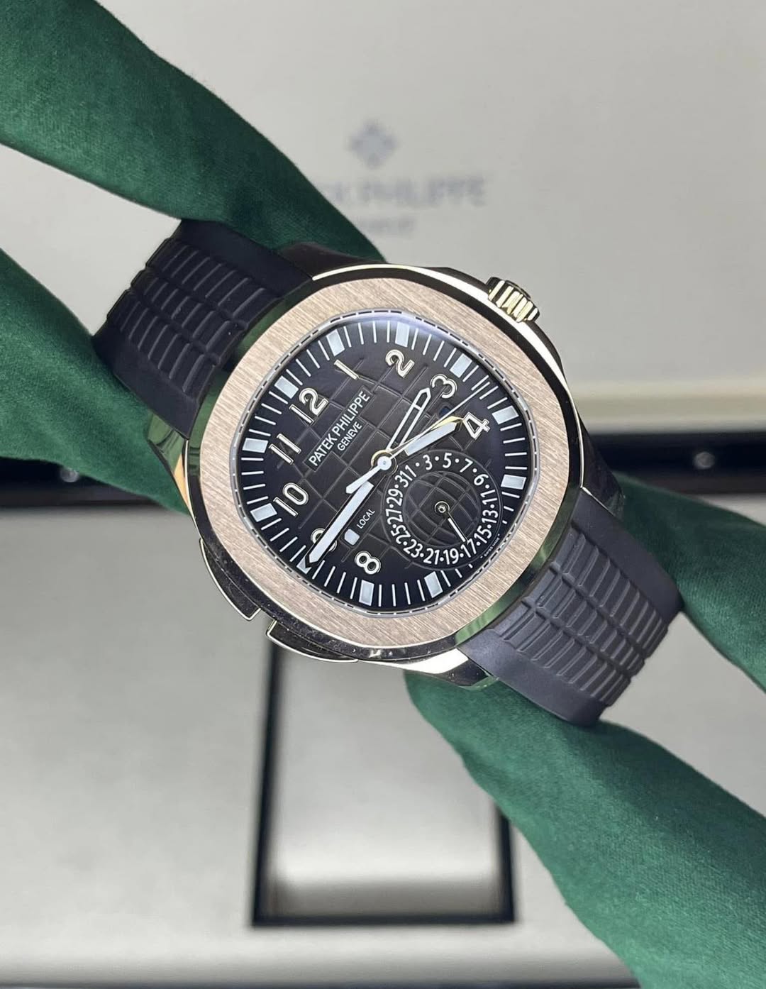 May be an image of digital watch and text that says 'lI 2 2 IPPE س ENEVE د PATEK PHILIPPE NEVE GENEVE 3° 5 • IL - O LOCAL KOCAL Gi lO'
