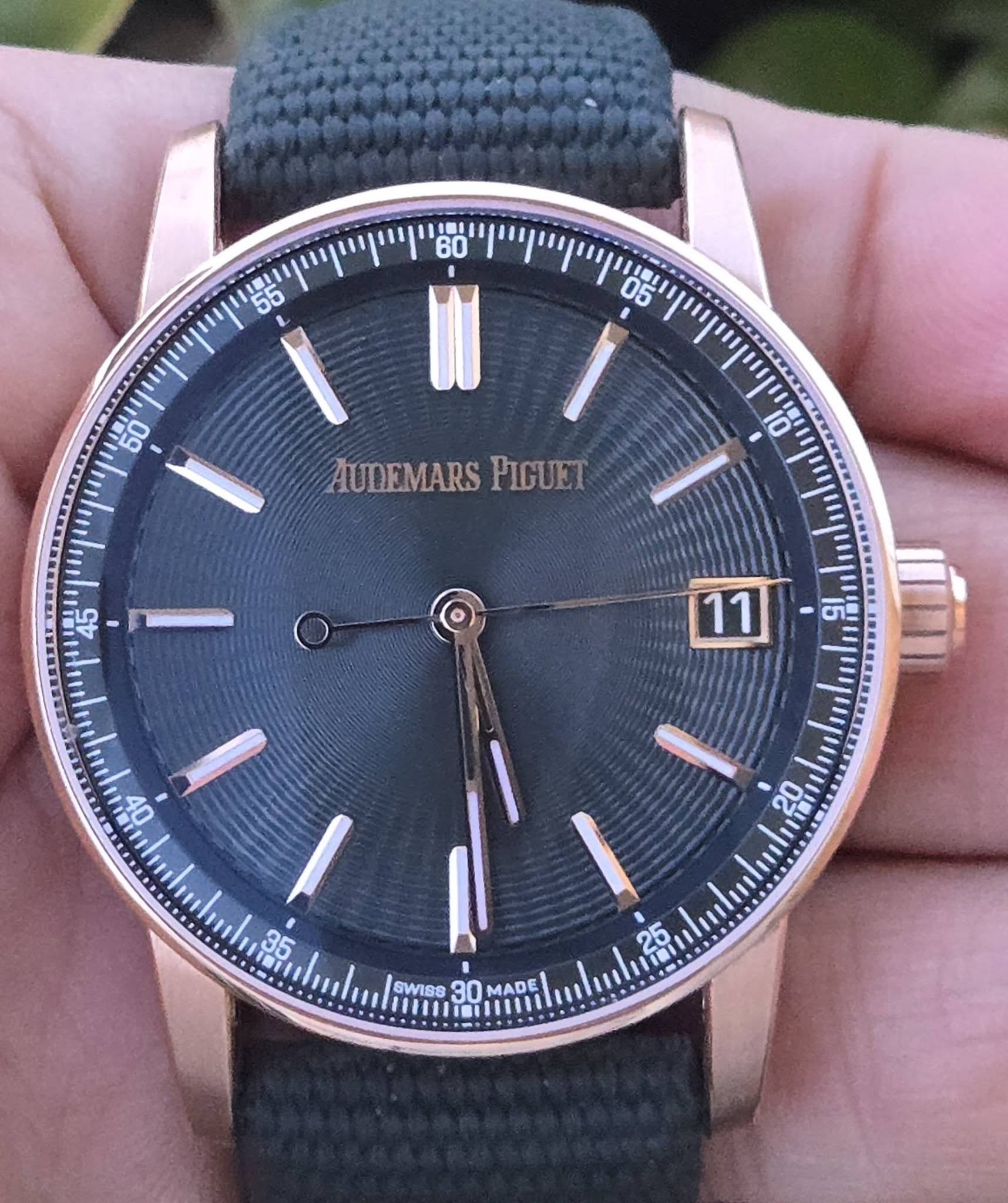 May be an image of digital watch and text that says '60 05 50 ייןייויייייי 號 AUDEMARS PIGUET 10 St SWISS 90 MADE I'