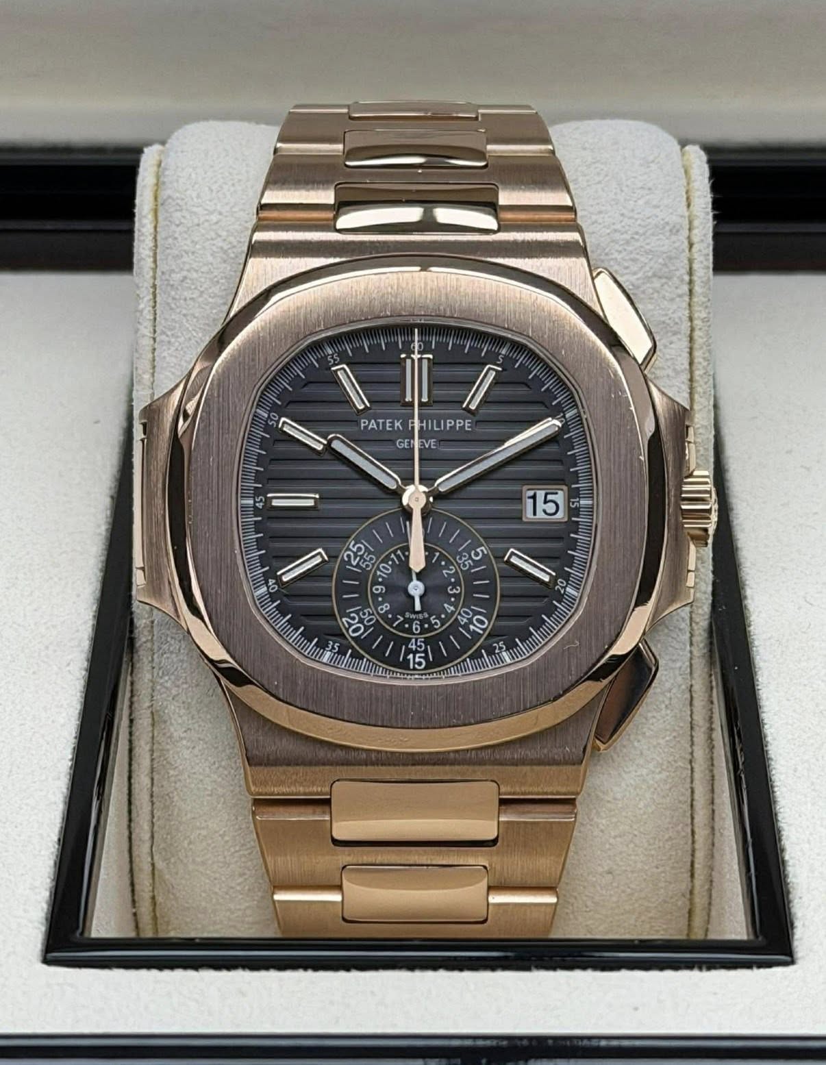 May be an image of wrist watch and text that says 'PATEK PATEKPHILIPPE HILIPPE GEN GENEVE E 4 aypTpTp OY 15 E ၁ • 45 οι'