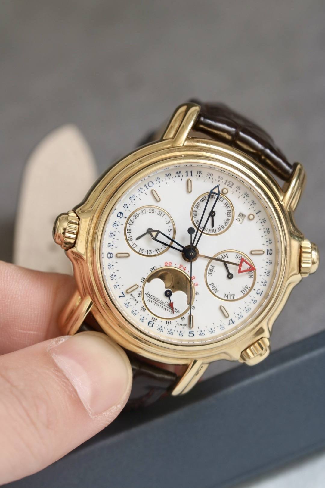 May be an image of wrist watch and text that says '30 ي EZ OKT 信 SE SEP 3 9 S8. 密 ပင် 1 8 5 NMAI ዩ ዩ አንሰለ タs 5.15 11 AM So و 15 22 20 w 18 JAFGER-LECO OMATT MATTE 無れ ON Di MIT…