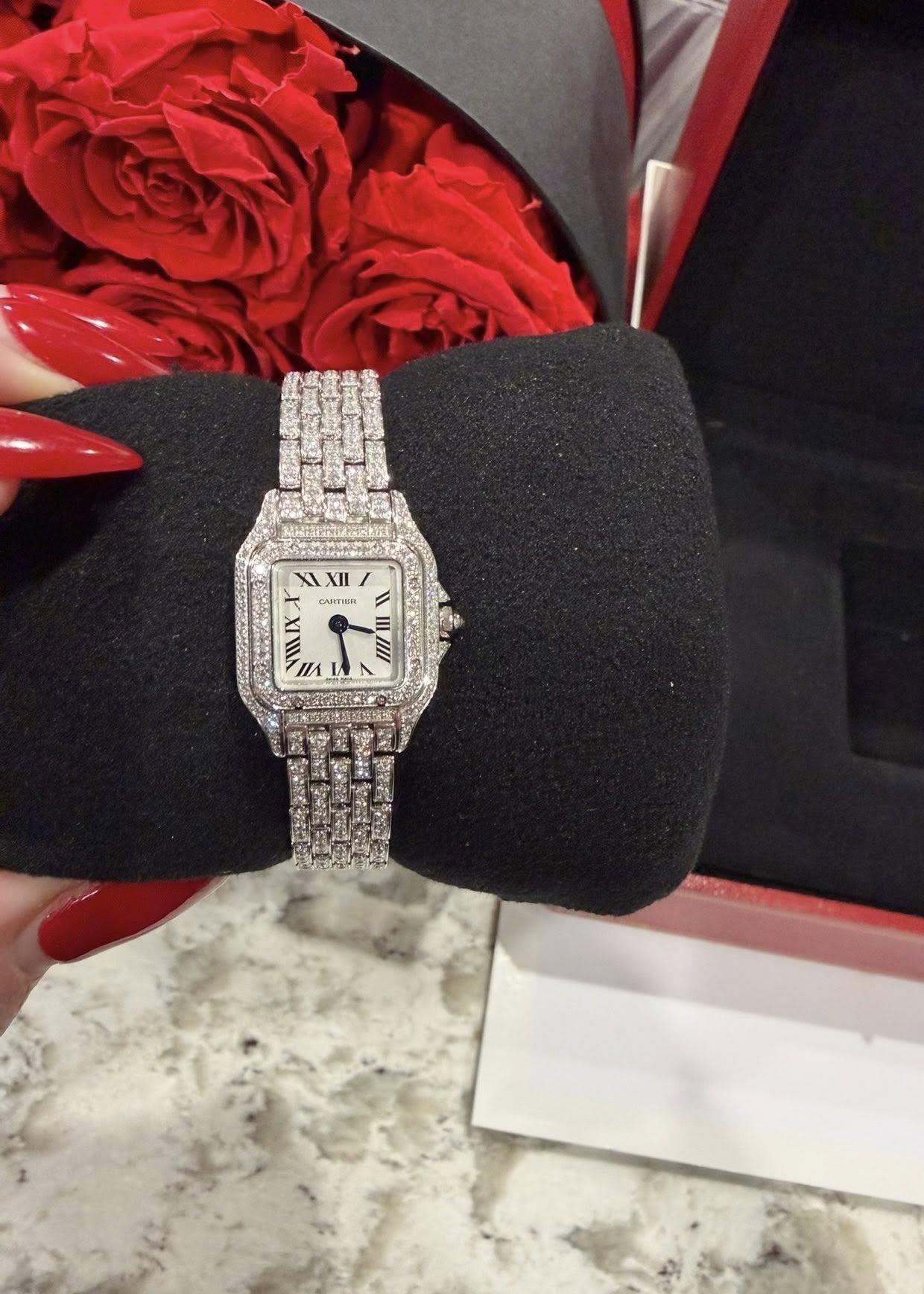 May be an image of wrist watch and text that says 'XIXII XI XII " CASTTIEN I/X N 1 U A'