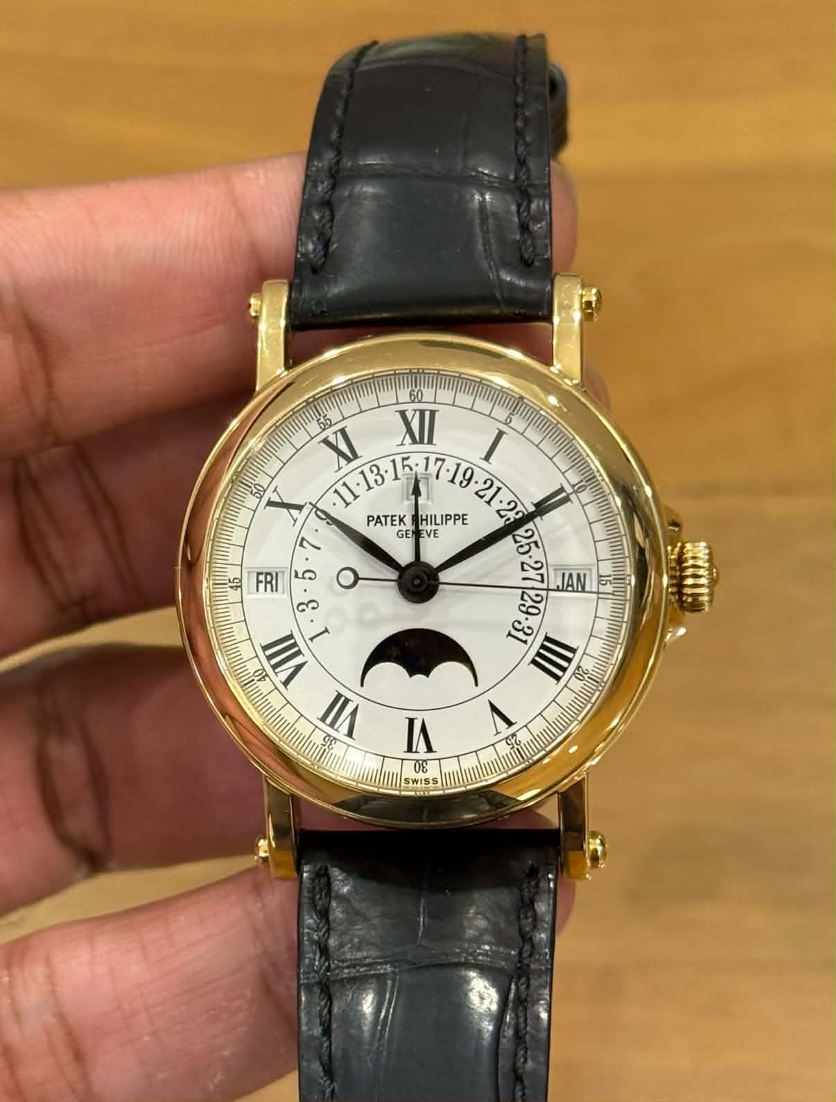 May be an image of wrist watch and text that says 'XI XII I 50 Y PATEK HILIPPE GE ENEVE EVE o SAN E د بم G FRI က VIII I VII ح 08 SWISS'