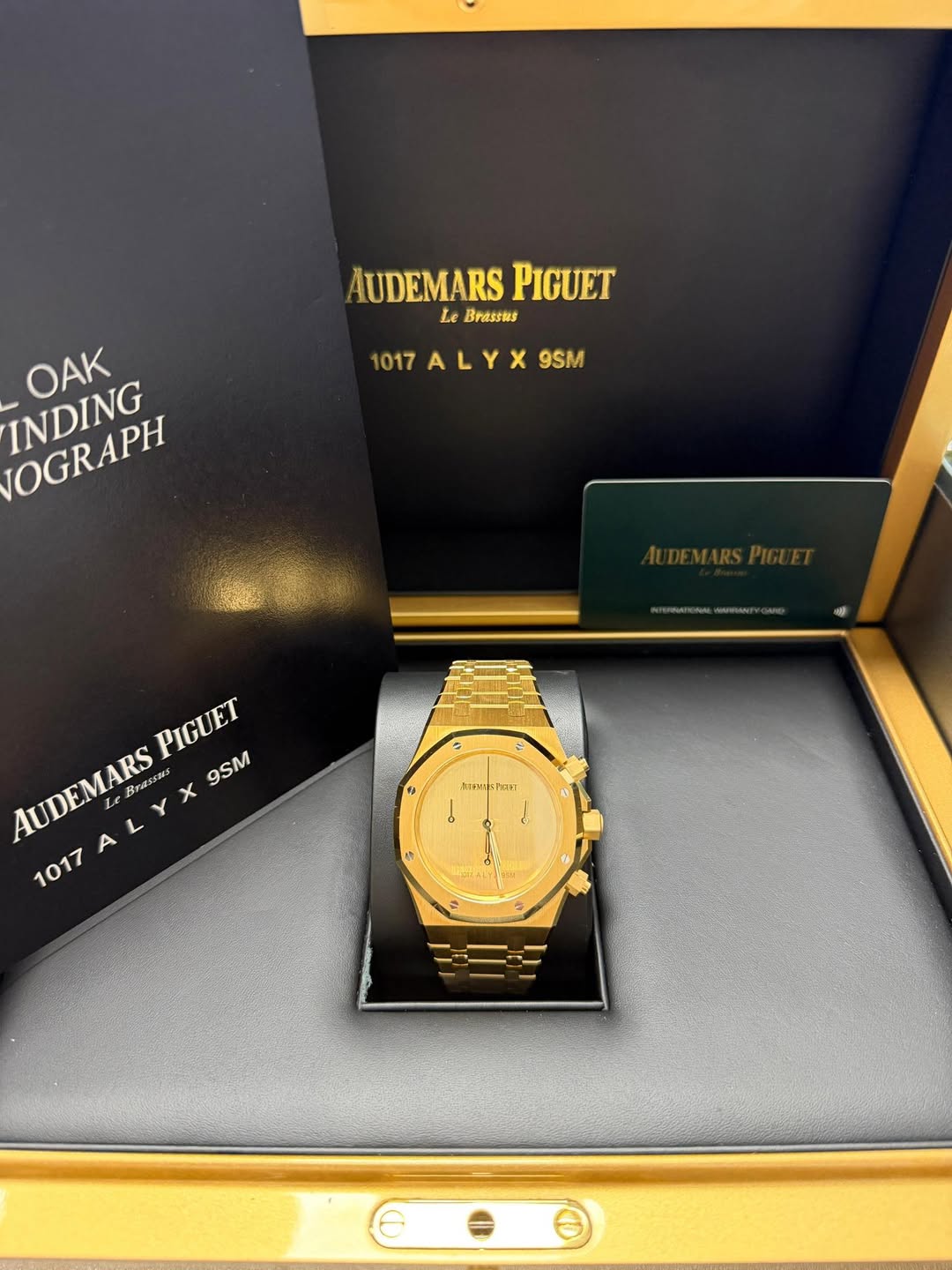 May be an image of wrist watch and text that says 'AUDEMARS AUDEMARSPIGUE PIGUET Le Brassns 017 ALYX 1017ALYX9SM 9SM INDING OGRAPH OAK PIGUET PIGUET AUDEMARS ALYX9 Y rassuS 9SM L…