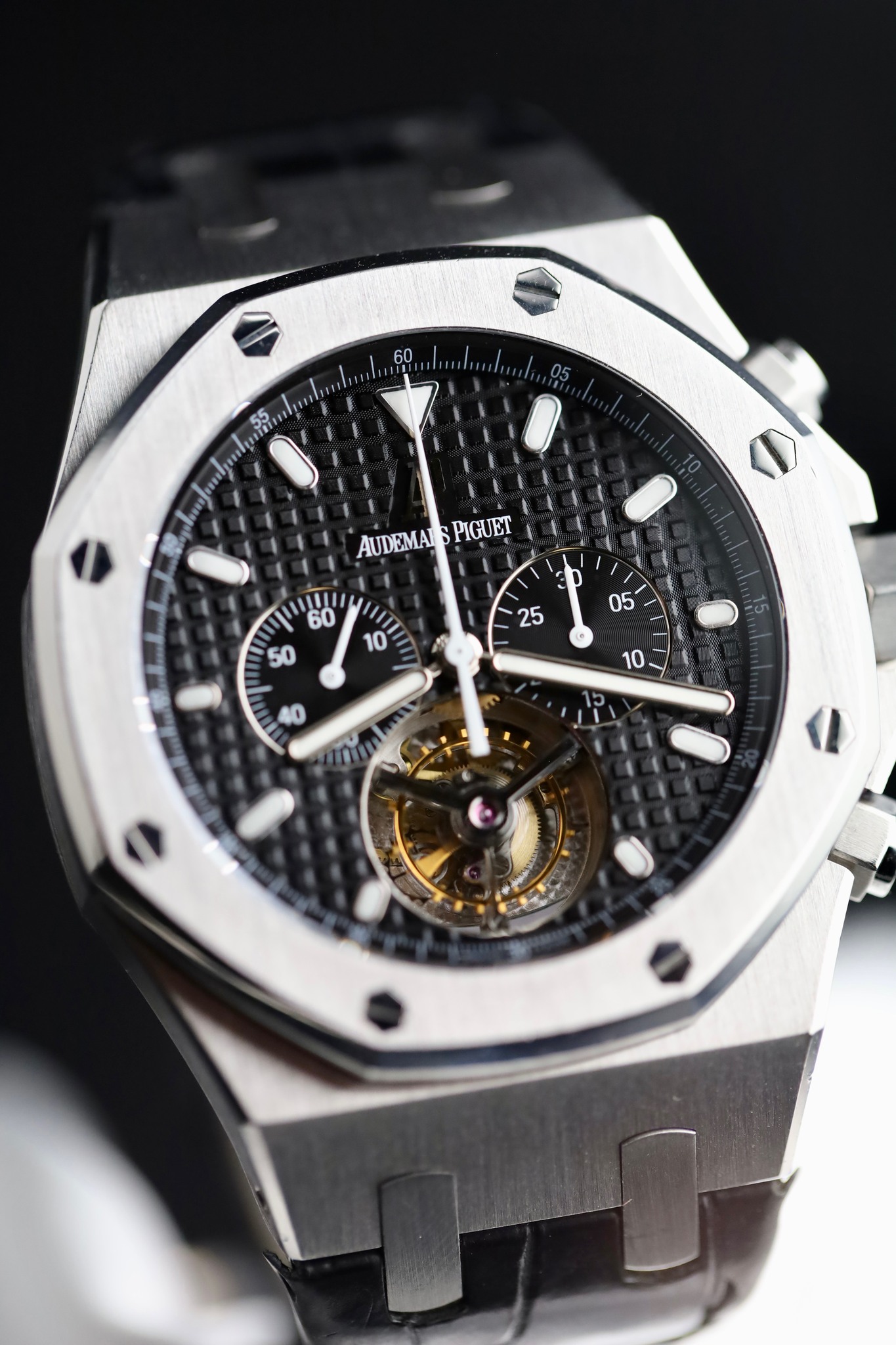 May be an image of wrist watch and text that says '55 AUDEMAD AUDEMANSPIGUET PIGUET 1III U 5'