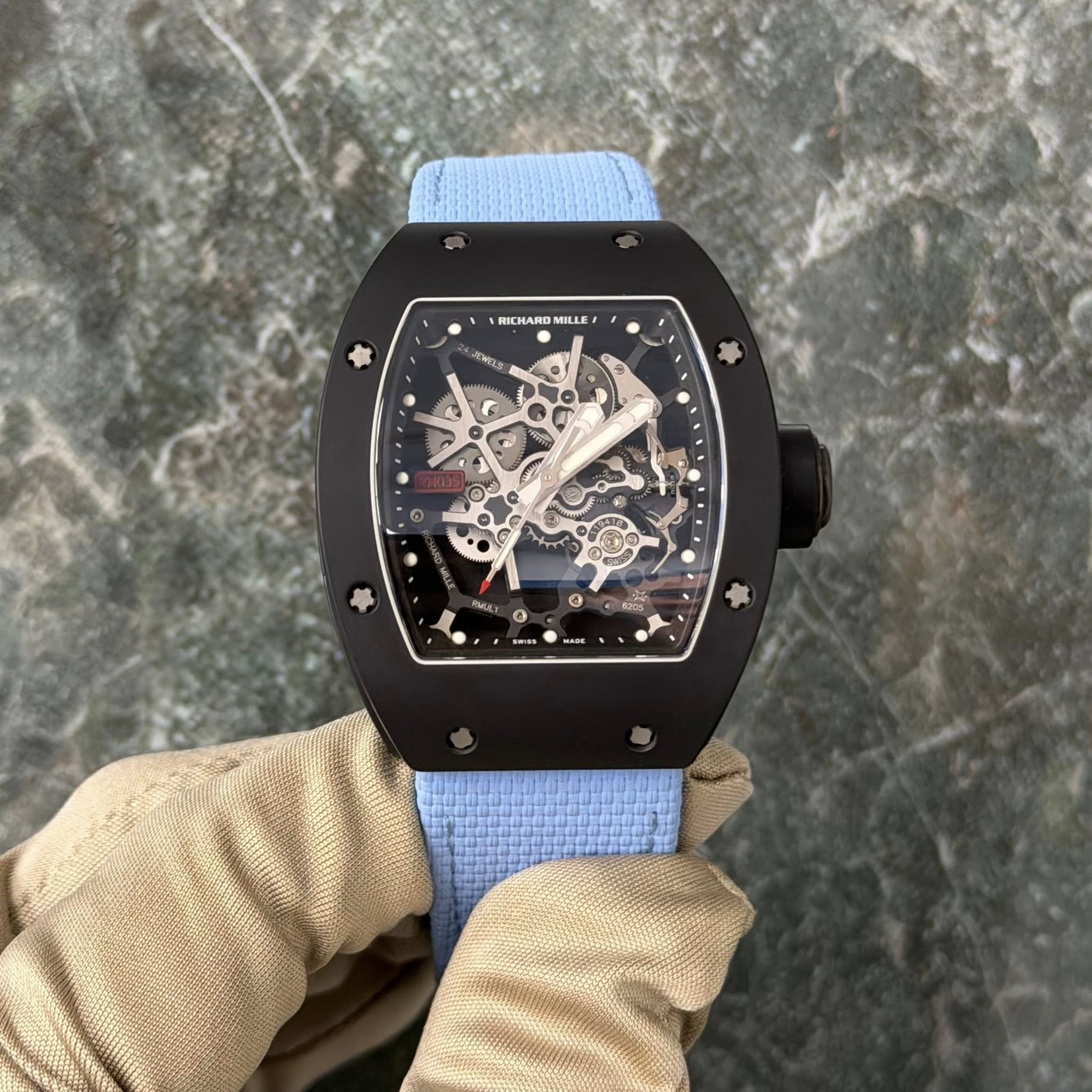 May be an image of wrist watch and text that says 'RICHARD ILLE CHELS ® + O M mKиe'