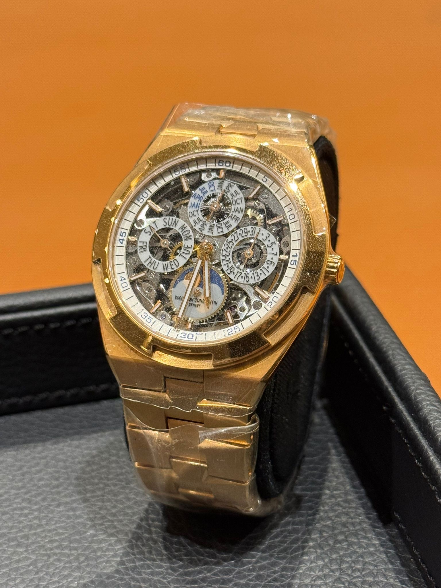 May be an image of wrist watch and text that says ' . V SUN MON ਜਤ ገህ WEU ያ 6- 6. -6 福 15 فی NKOU ጽር 닭A지 TW E 3B C نال ve OE E LC ت'