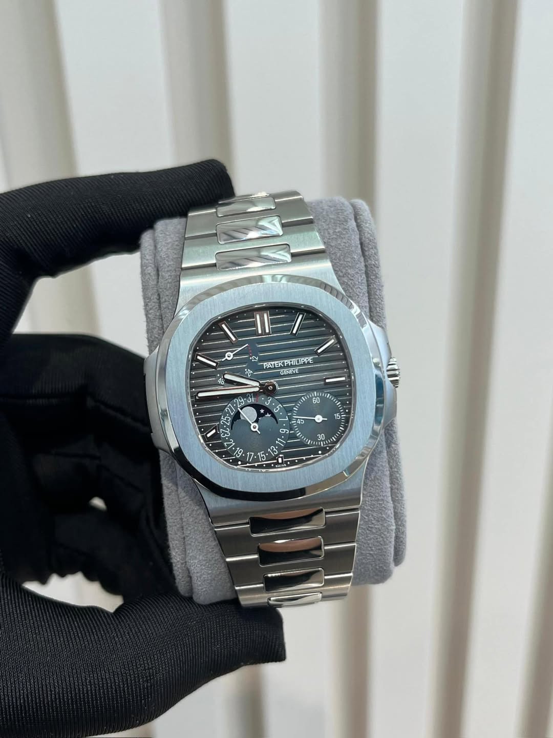 May be an image of wrist watch and text that says '///۱/ ه 12 fy 12 FATERPHIOIPPE FATERPHIOIPPE IOIPPE FATERPP g- a G ትት 5 ိ 10 9 121 M ツ1動 KAET ダバン ص 17-15'