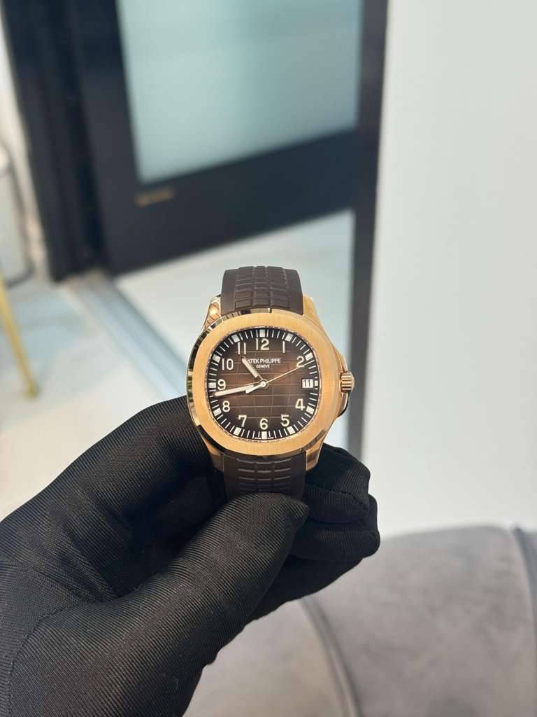 May be an image of wrist watch and text that says 'I1 2 1l 10 CEKPHUPPE LPPE 2 2 9 面 8 7 VIE 4 5 6'