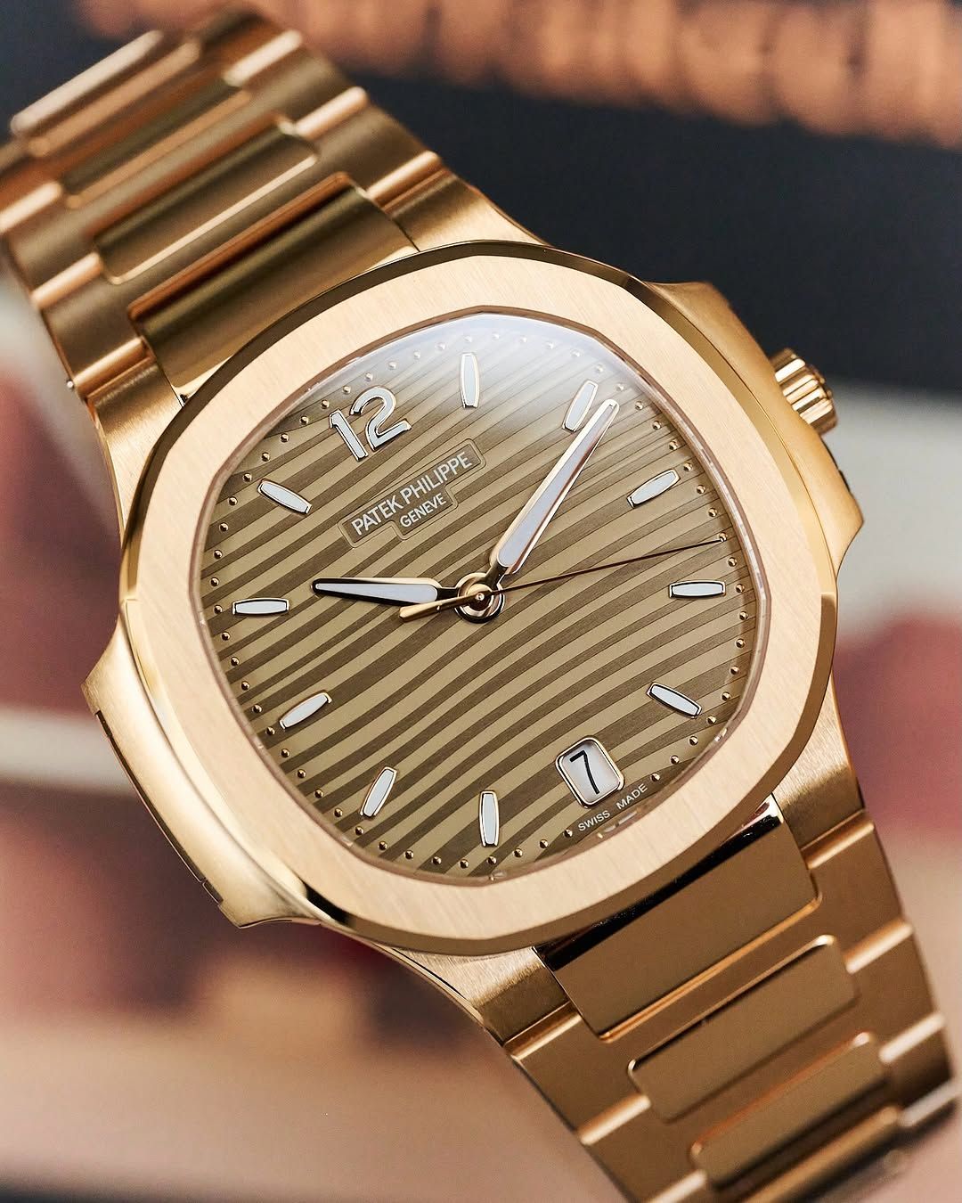 May be an image of wrist watch and text that says 'f 0 2 12 PHILIPPE LIPPE PATEK GENEVE ACΕ. SwiSS swass'