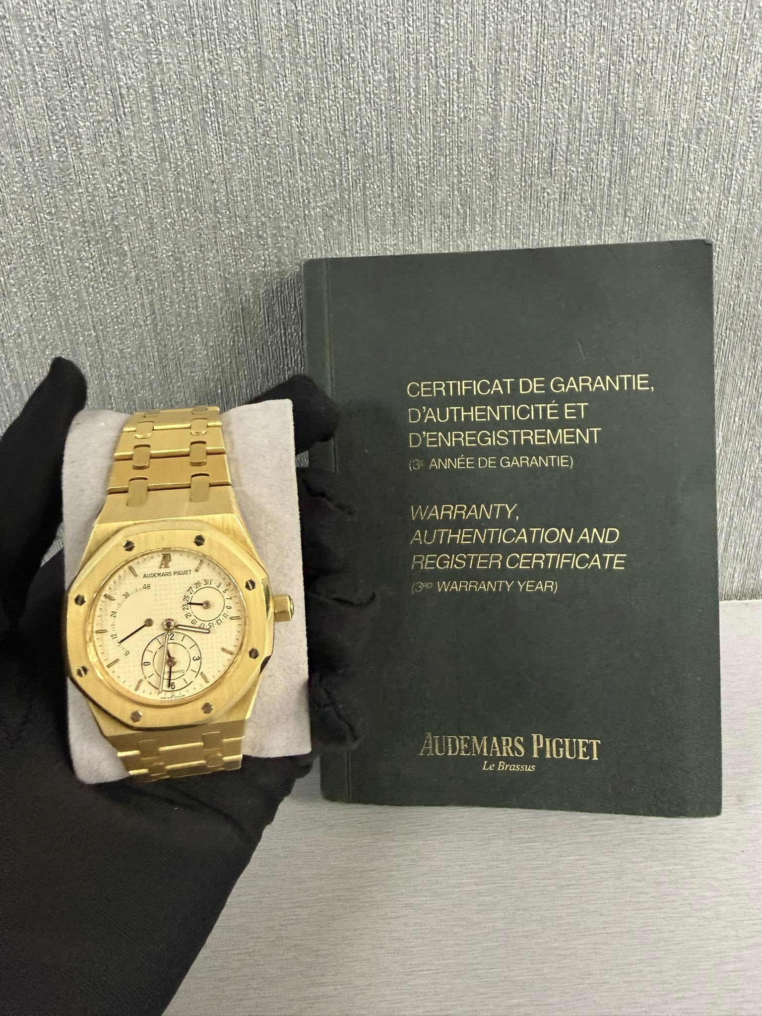 May be an image of wrist watch and text that says 'CERTIFICAT CERTIFICATDEGARANTIE, DE GARANTIE, D'AUTHENTICITÉE ET D'ENREGISTREMENT ANNÉEDEGARANTIE) ANNEE DE GARANTIE) NIDERARS T…