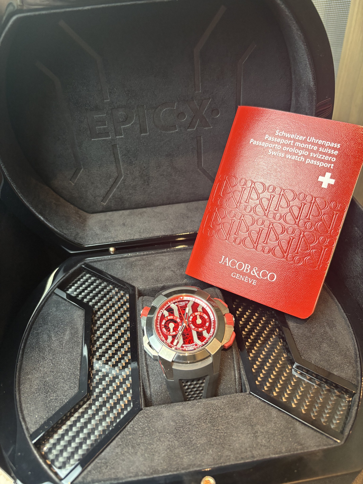 May be an image of lighter, wrist watch and text that says 'Passepon Schweizer sseporeizerUhrenpass montre Passaporto Uhrenpass SWISS orologio Yovatch svizzero suisse passport…