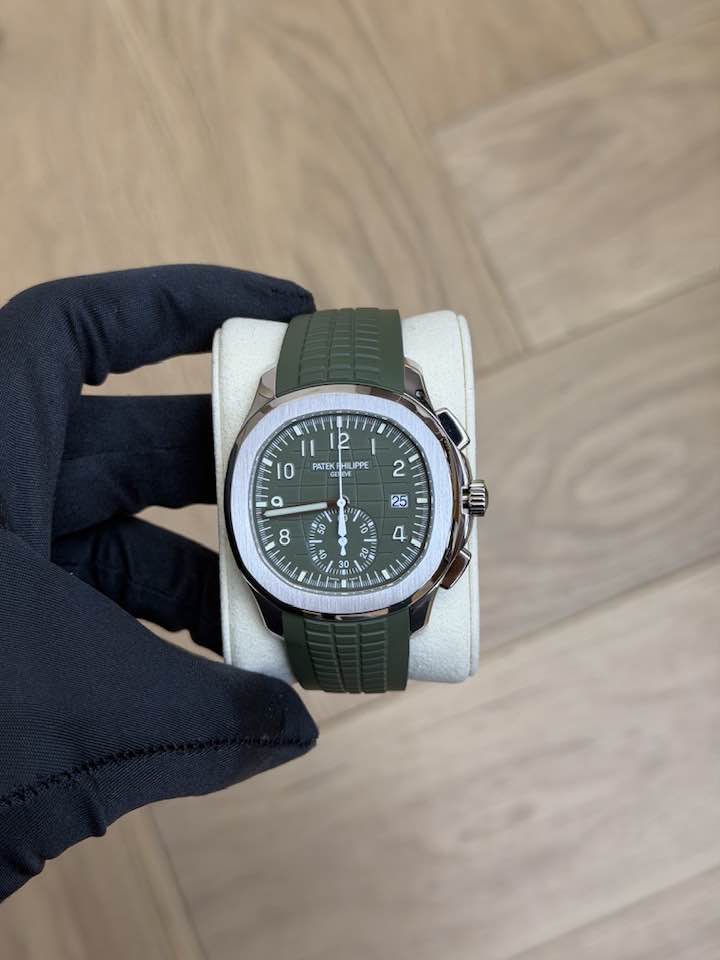 May be an image of wrist watch and text that says '2 D PATEK ا LIPPE 10 2 a 25 S 8 IIII 天 ই 5 4 2 つ 30 NL 0 1 D د S - 30 30 .'