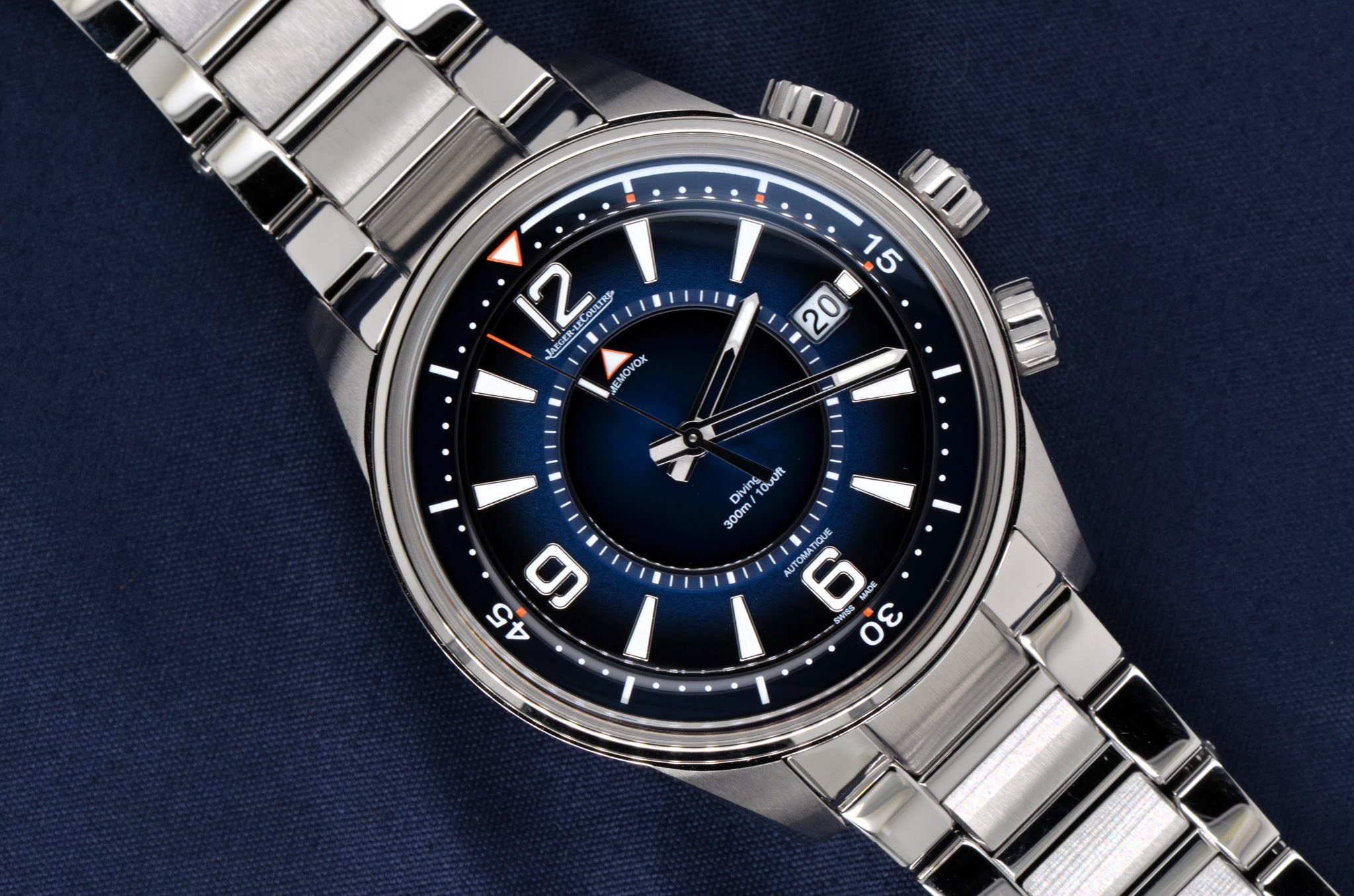 May be an image of wrist watch and text that says '一 mm 15 20 12 CoErn ARCE EMOVOX X Diving 10vh 300m و 45 I I AUTO D οε ه'