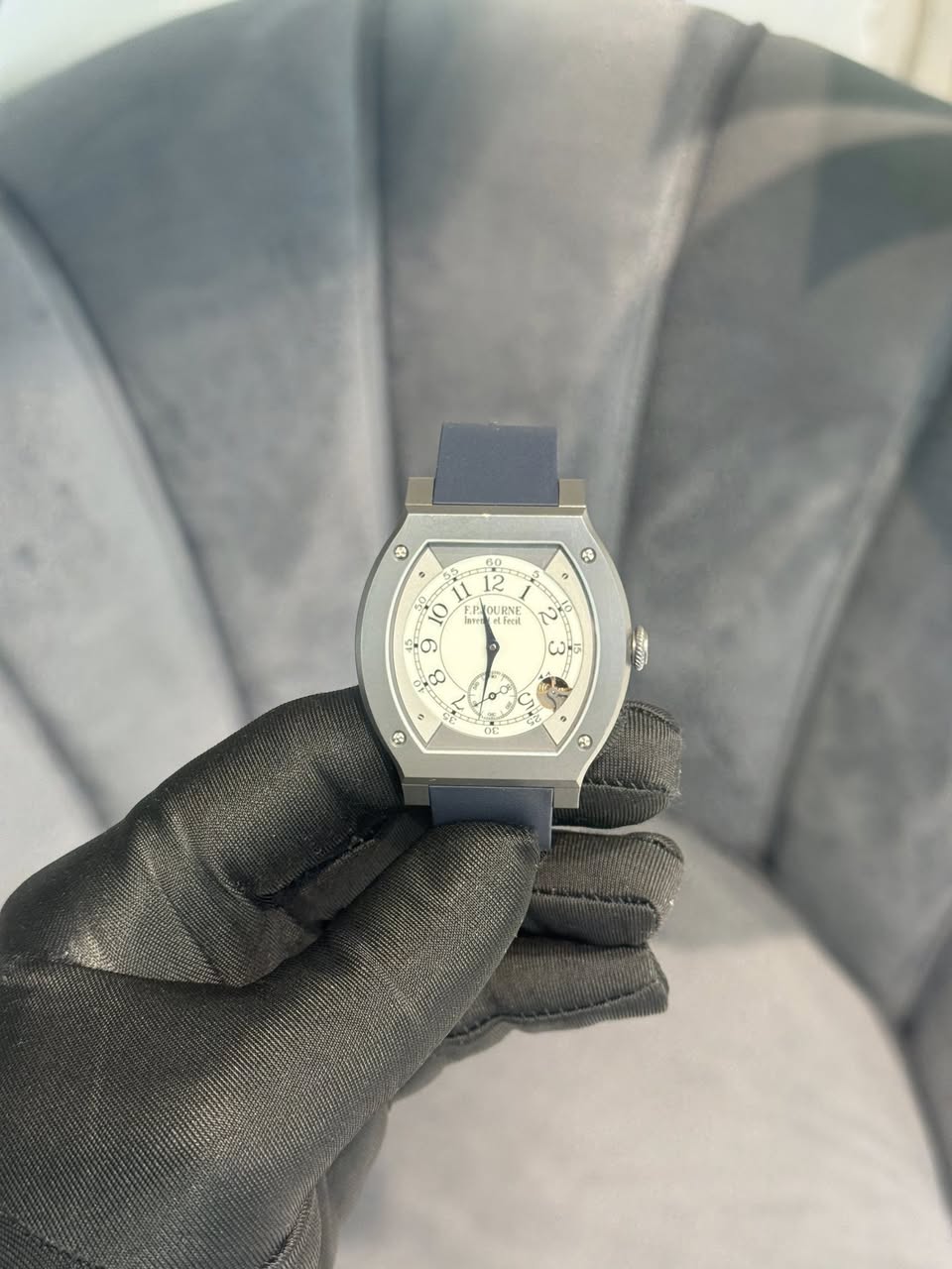 May be an image of digital watch and text that says 'X 12 OURNE lare Hing פאנ .ግ ωK xO .00 年 ٣'