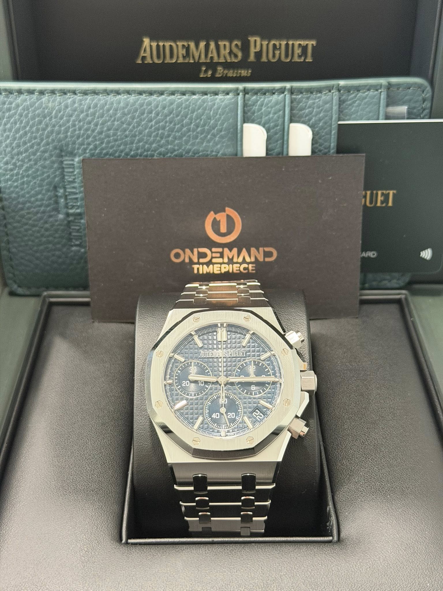May be an image of wrist watch and text that says 'AUDEMARS PIGUET TOOEITEN UET ONDEMAND TIMEPIECE 10 20'