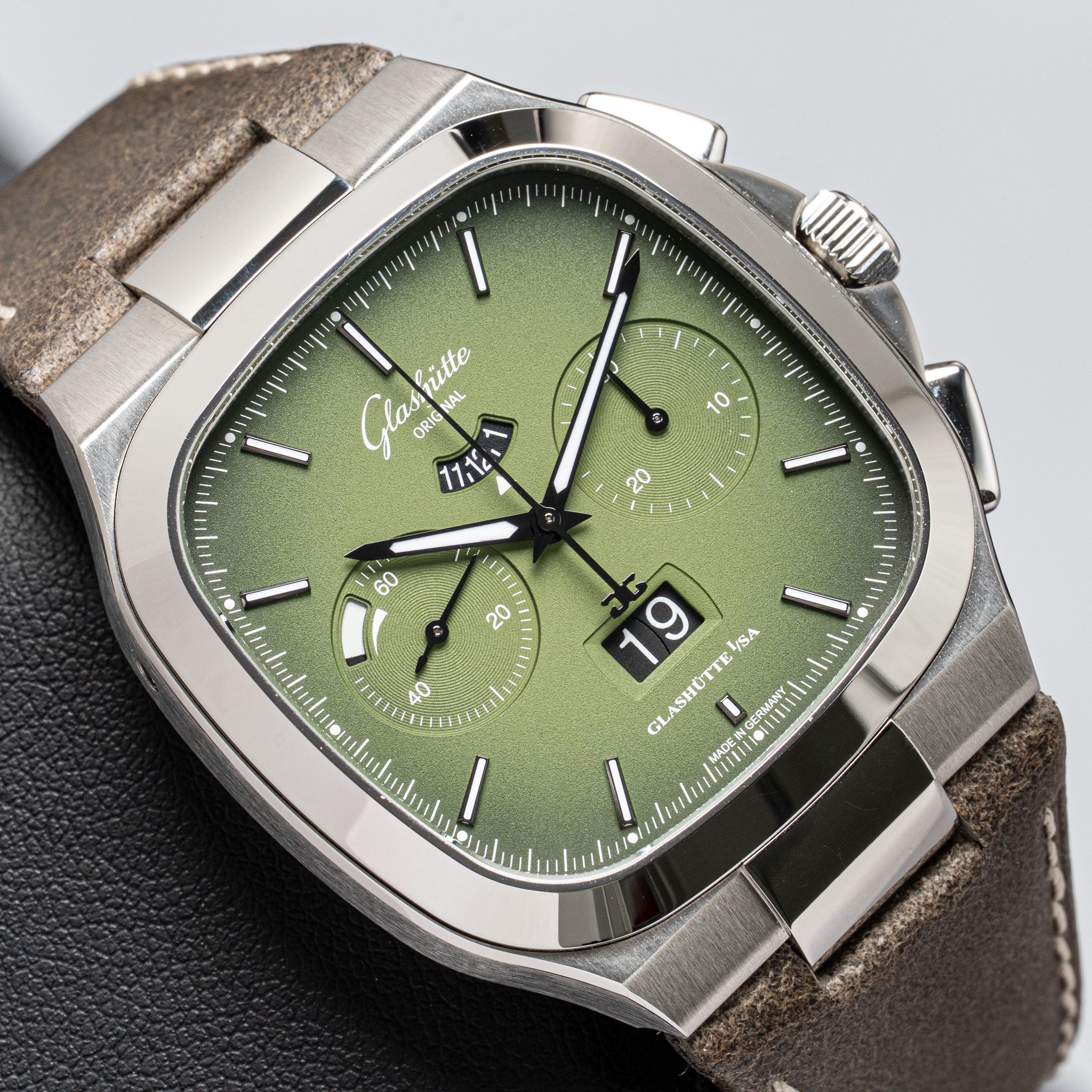 May be an image of wrist watch and text that says 'J paparpи utte I Gla d ORIGN NAL ORIG 11.12 O 20 EI I 60 ခ ISA GLASHUTTE CERMANY GERMATTA STUAEA I I'
