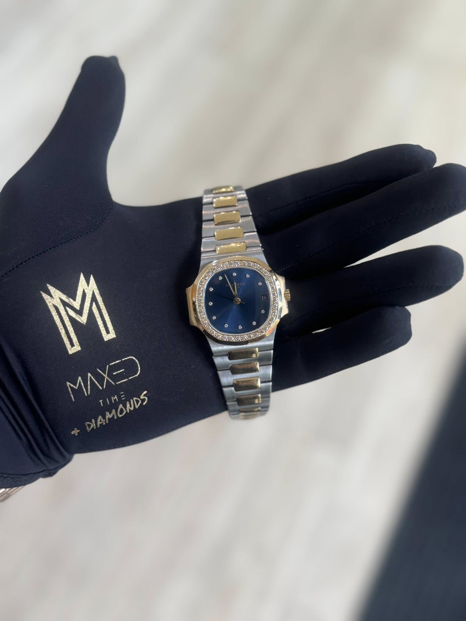 May be an image of wrist watch and text that says 'B M MAXE DIAMONDS AMONDS'