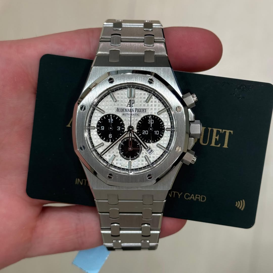 May be an image of wrist watch and text that says '- 5展 AUDEMAL PIGCET AUTO ATIE 9 3 6 5 3P 20 Ik 10'