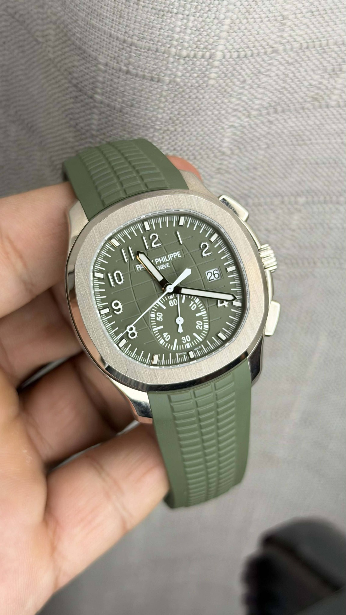 May be an image of wrist watch and text that says 'PA וייין ጣጣ'ጣ መሞመ ្វុ 12 PHILIPPE 2 NEVE 10 መጣ 9 P Jah 2 い食す ۲ 0C ស 20 40 30 I L'